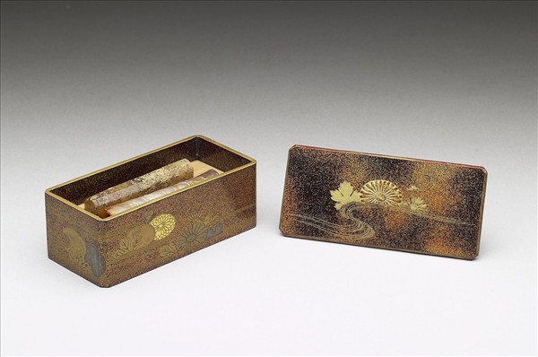 K1059 蒔絵印籠 御所車 菊草文 金象嵌 五段 傷有【＾＝ K1059 蒔絵