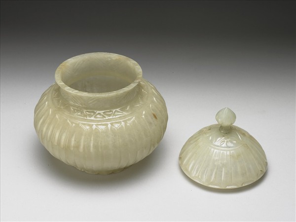 玉垂直紋蓋罐