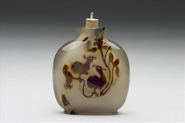 瑪瑙巧雕荷塘清趣鼻煙壺