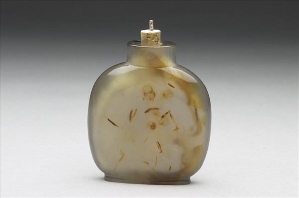 瑪瑙巧雕荷塘清趣鼻煙壺