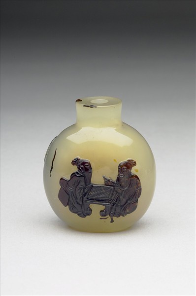 瑪瑙巧雕人物鼻煙壺