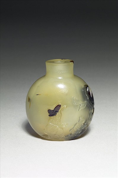 瑪瑙巧雕人物鼻煙壺