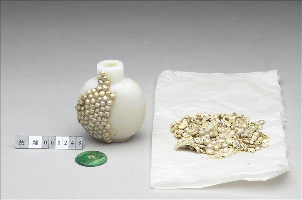 白料玻璃珍珠鼻煙壺