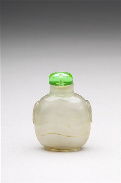 縞瑪瑙獸首銜環鼻煙壺