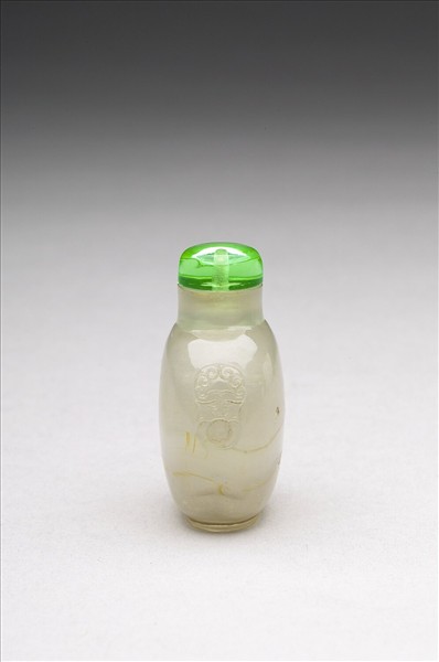 縞瑪瑙獸首銜環鼻煙壺