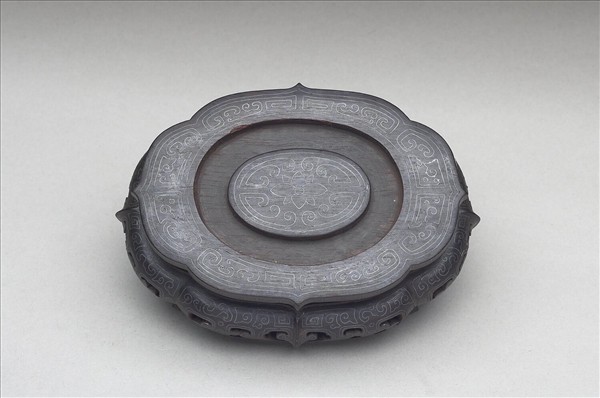 紫檀錯銀雕花木座