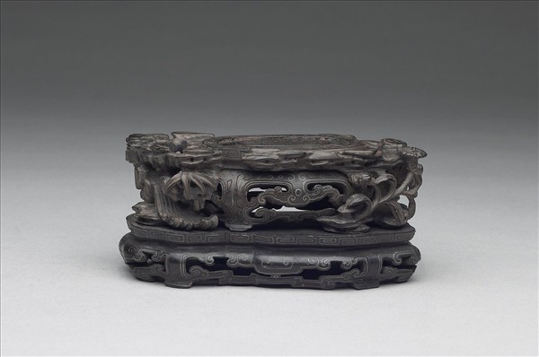 鏤空竹石嵌銀絲木座