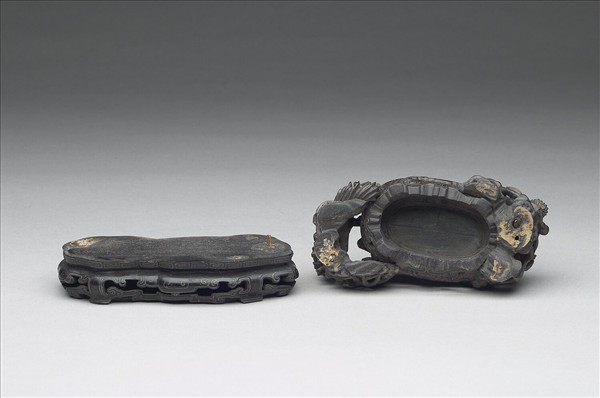 鏤空竹石嵌銀絲木座