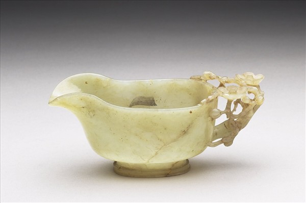 玉匜形梅花把杯