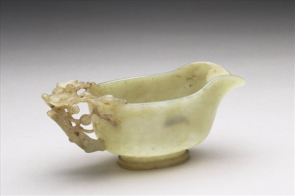 玉匜形梅花把杯