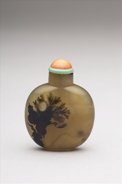 草蕨瑪瑙鼻煙壺