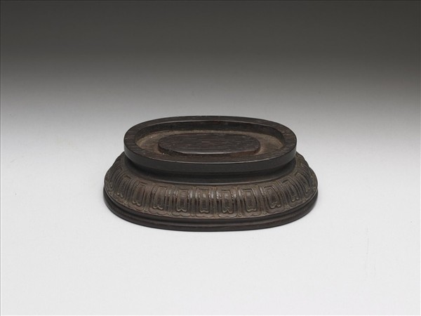 蓮瓣紋橢圓形木座