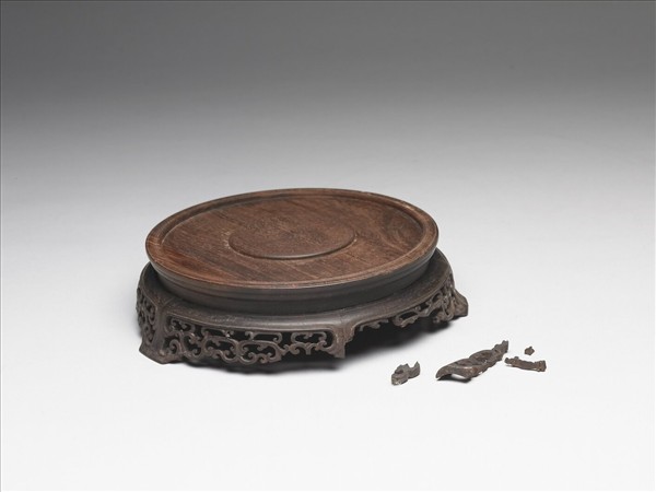 紫檀鏤空雕花木座