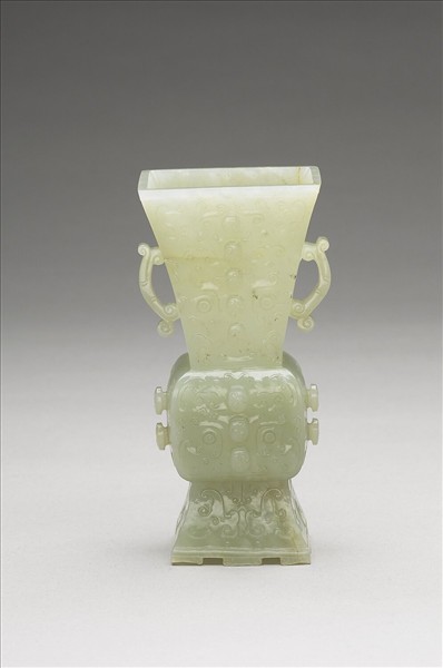 玉獸面紋雙耳方瓶