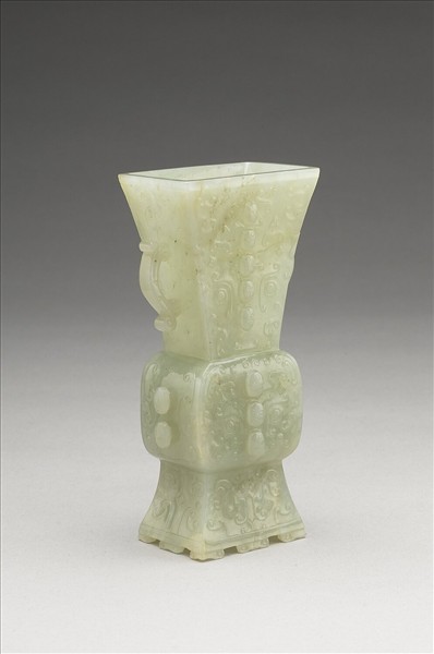 玉獸面紋雙耳方瓶