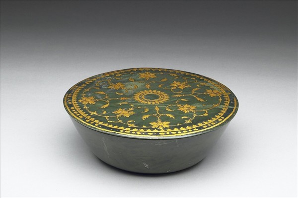 玉貼金花蓋碗