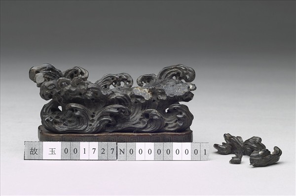 鏤空波濤紋木座