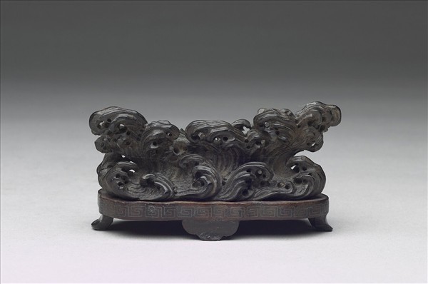 鏤空波濤紋木座