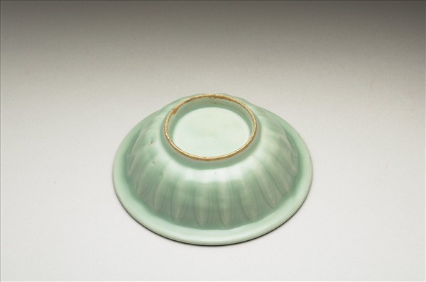 龍泉窯 青瓷雙魚蓮瓣紋洗