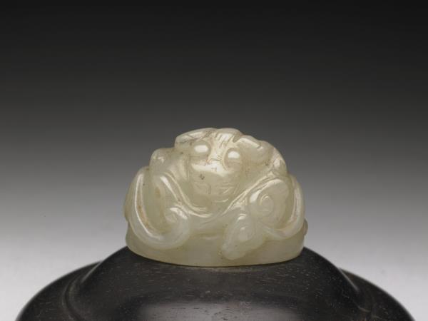 螭虎啣芝紋玉頂