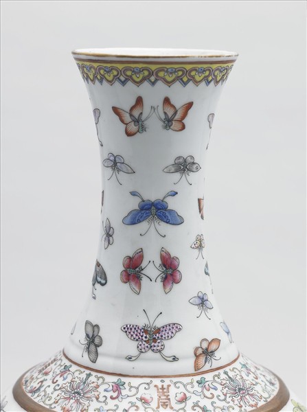 粉彩百蝶紋瓶