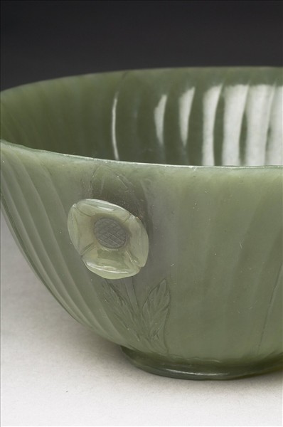 玉四瓣花式雙柄碗