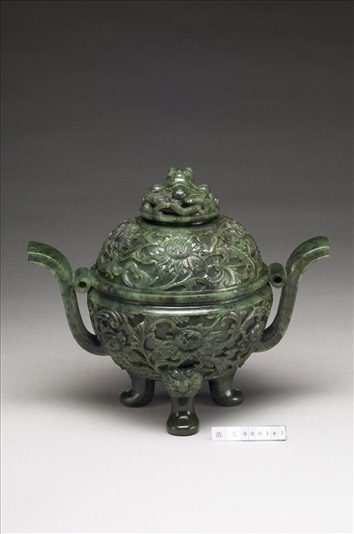 玉折枝牡丹紋三足鼎爐