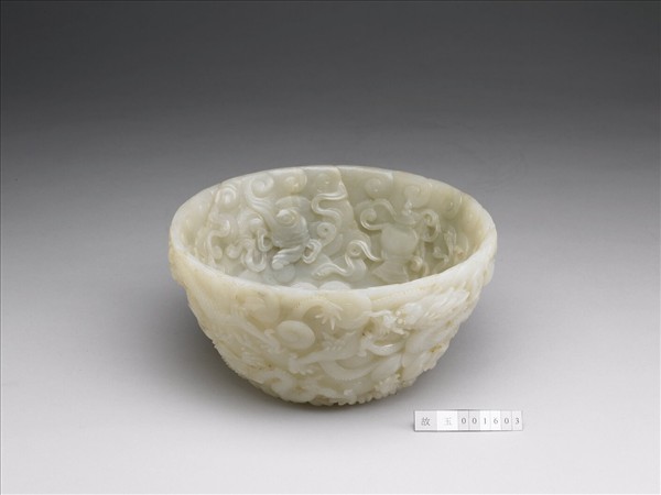 玉雕龍缽