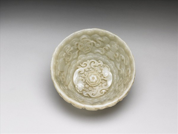 玉雕龍缽
