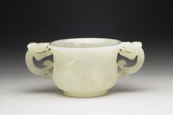 玉夔龍雙耳杯