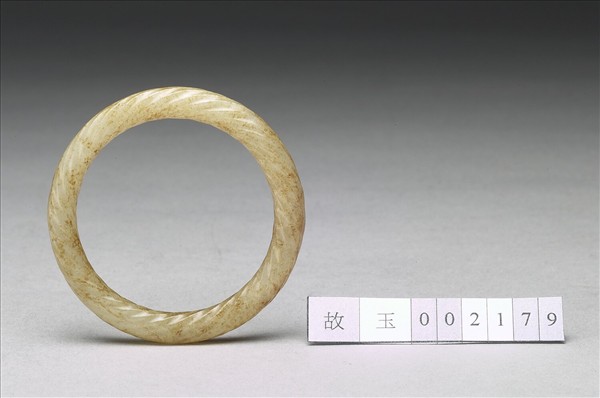 玉扭絲紋環