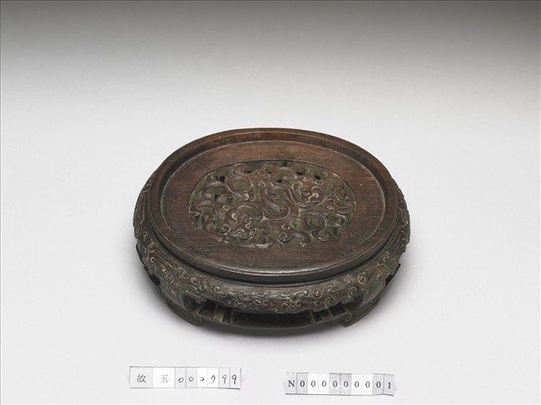 鏤空雕螭紋木座