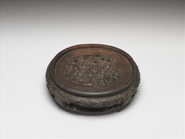 鏤空雕螭紋木座