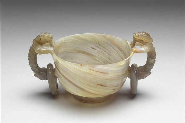 瑪瑙螭耳帶環杯