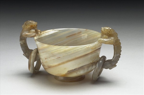 瑪瑙螭耳帶環杯