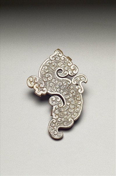 玉龍佩（紋飾後加）