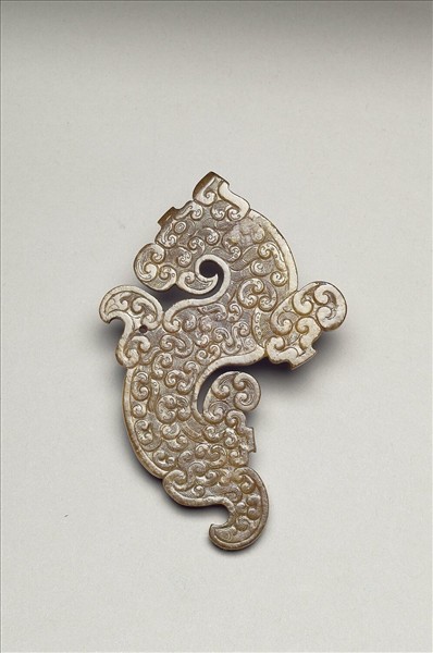 玉龍佩（紋飾後加）