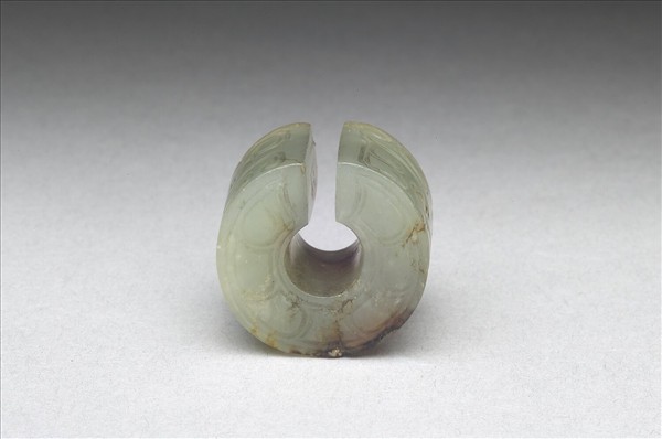 玉蟠虺紋管狀玦