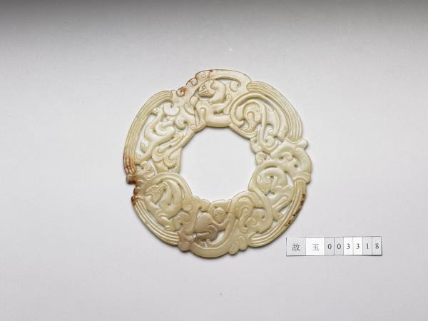 獸猴紋玉璧形器