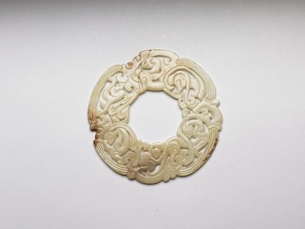 獸猴紋玉璧形器