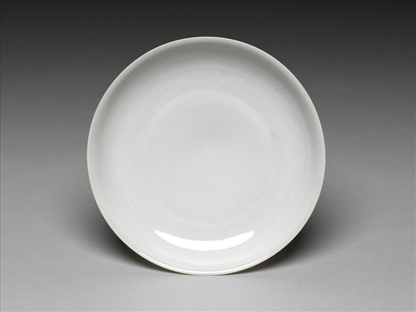 甜白釉雲龍紋盤