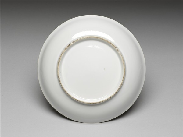 甜白釉雲龍紋盤