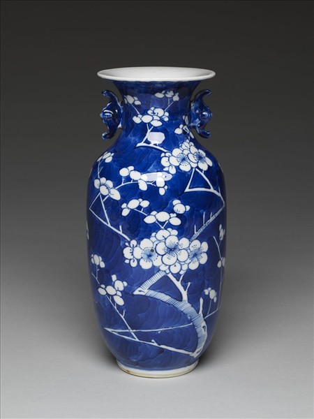 青花梅花紋蝠耳瓶