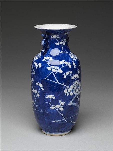 青花梅花紋蝠耳瓶