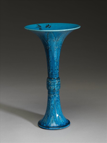 孔雀綠釉蕉葉夔紋觚