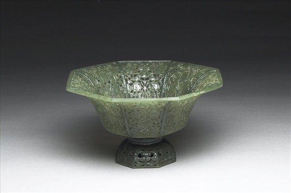 玉鏤空花八角形碗