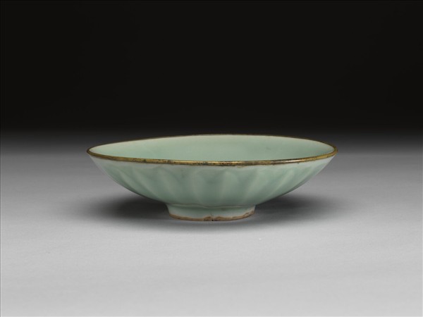 青瓷蓮瓣紋碗