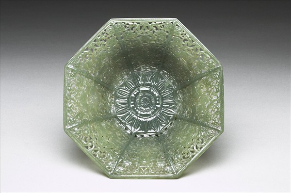 玉鏤空花八角形碗