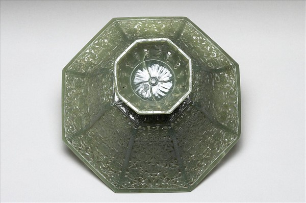 玉鏤空花八角形碗