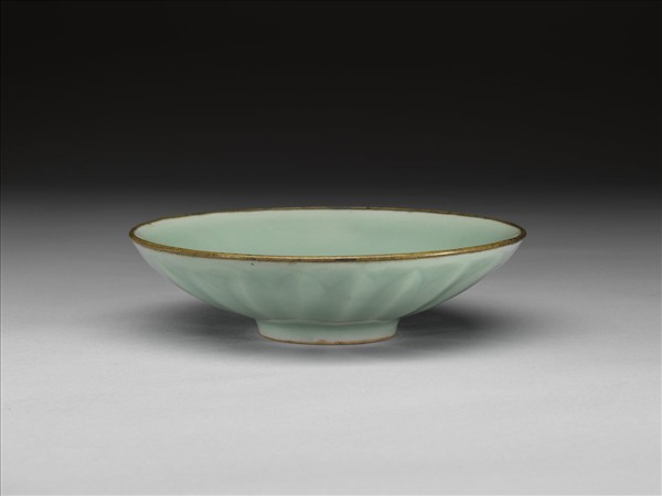 青瓷蓮瓣紋碗